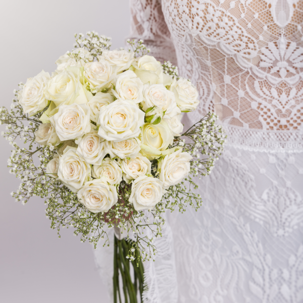 White wedding bouquet by Surprose